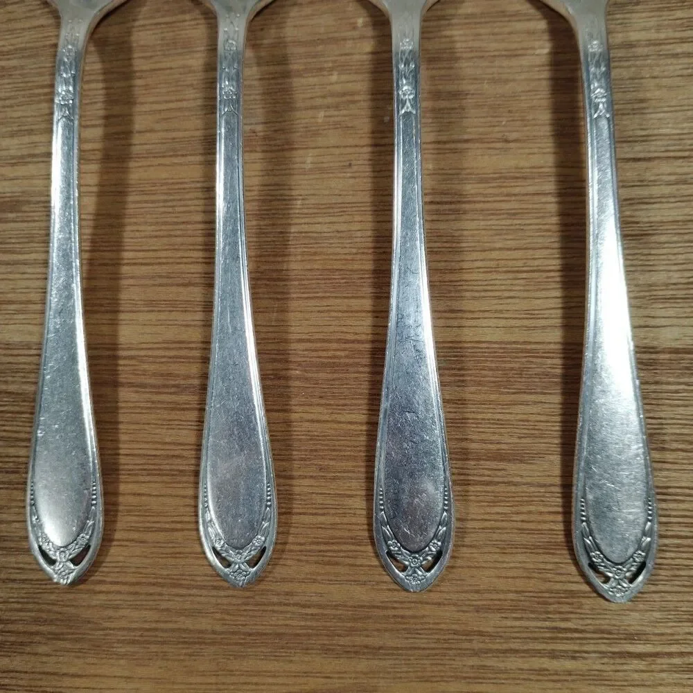 1847 Rogers Bros IS LOVELACE Silverplate Flatware 4 Salad Forks 6-3/4